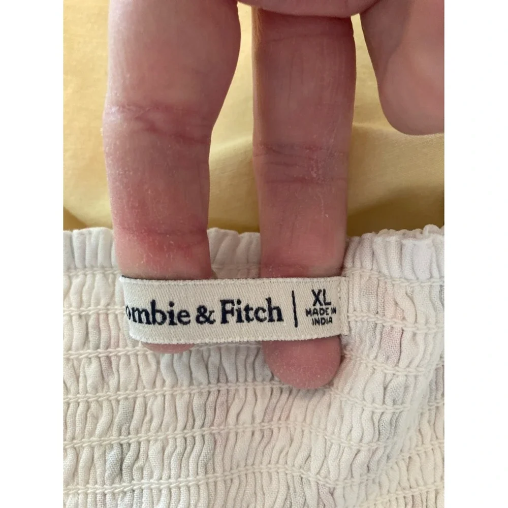 Abercrombie & Fitch White Cherry Print Puff Sleeve Crop‎ Top Size Large Feminine
